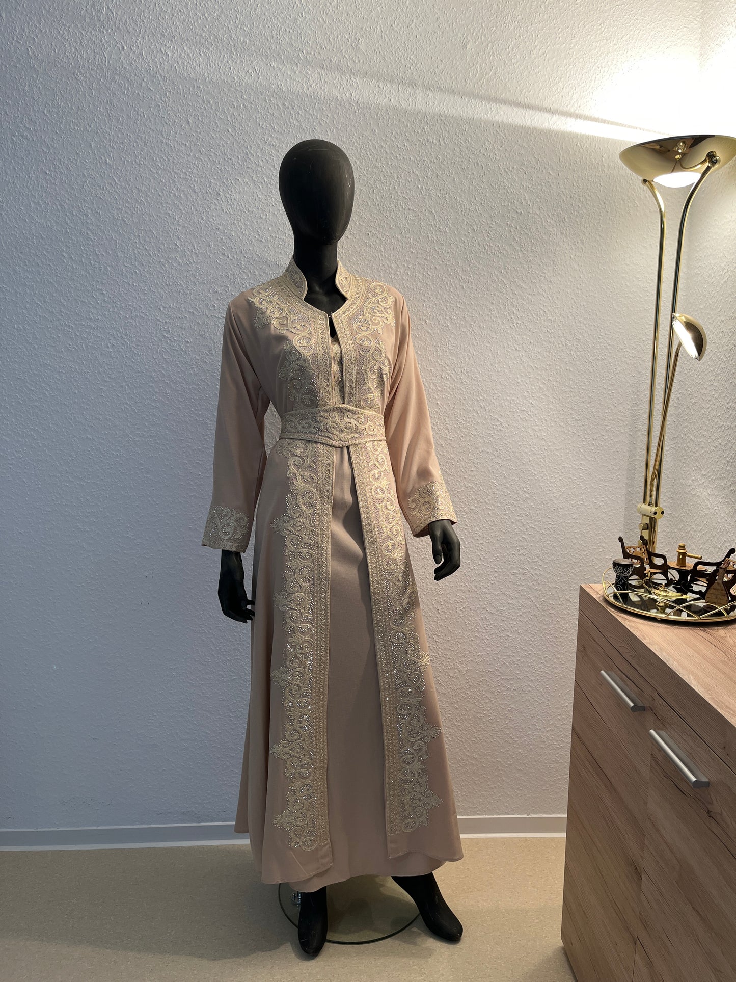 Abaya Rana ton-in-ton
