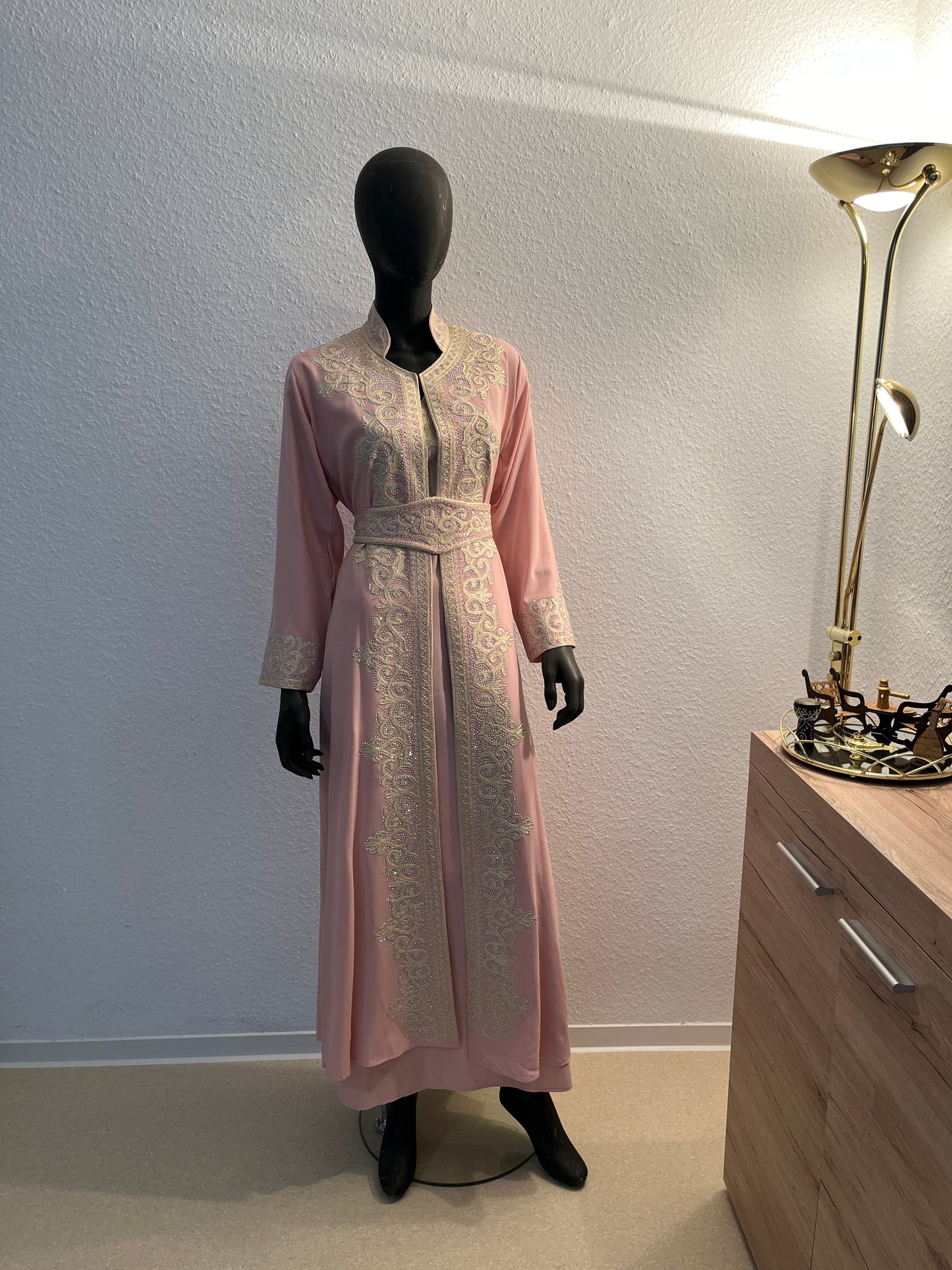Abaya Rana ton-in-ton