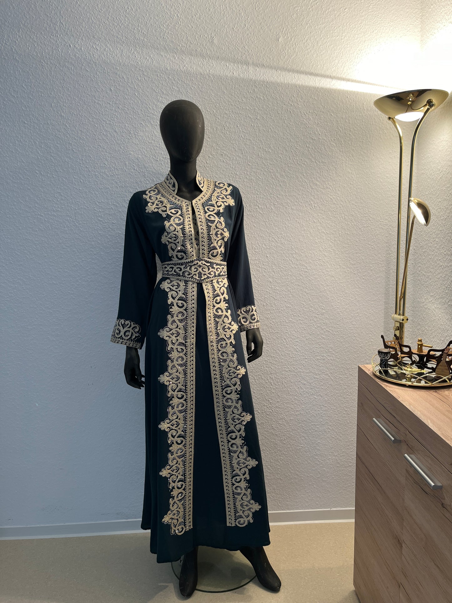 Abaya Rana ton-in-ton
