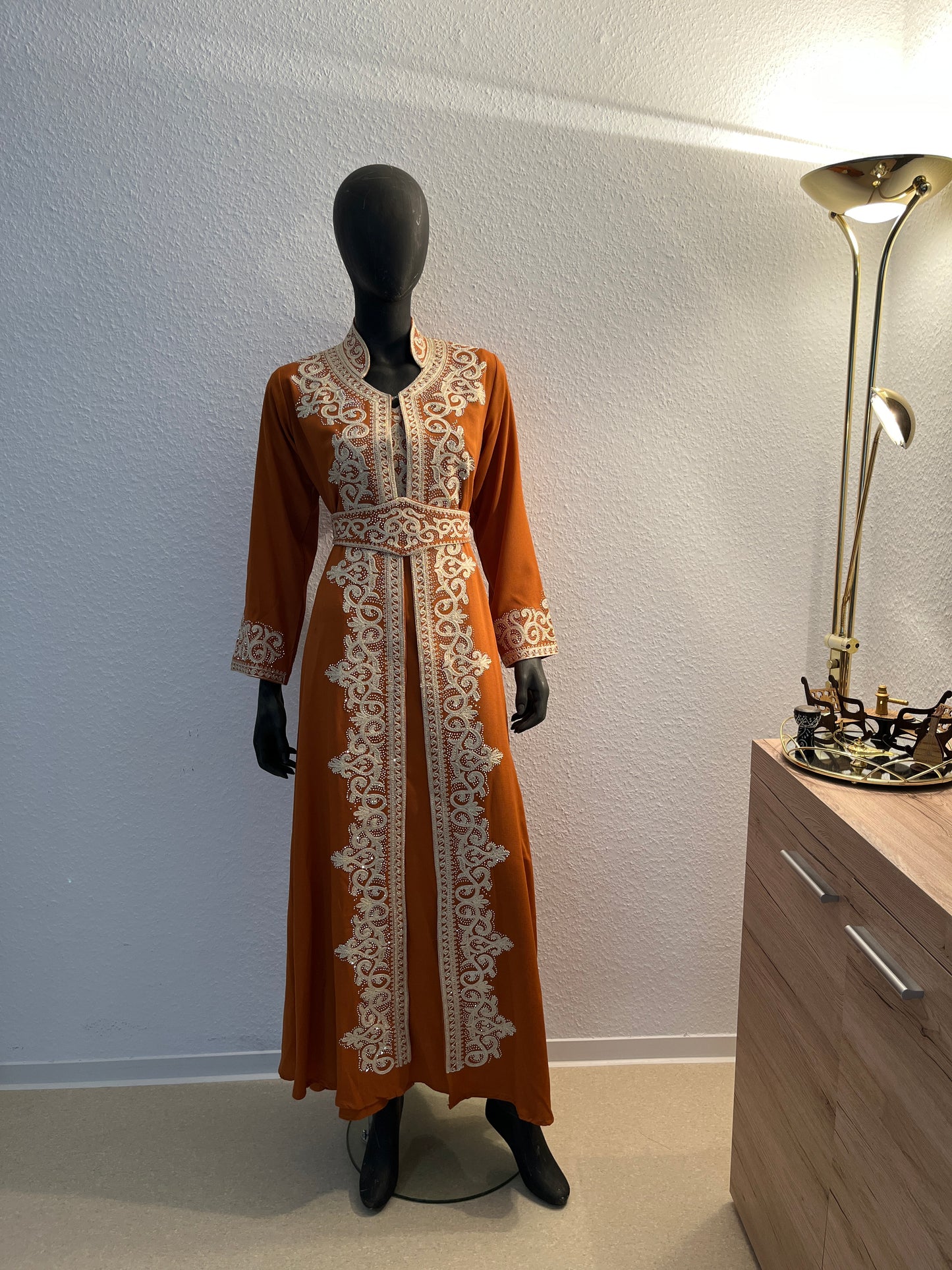 Abaya Rana ton-in-ton