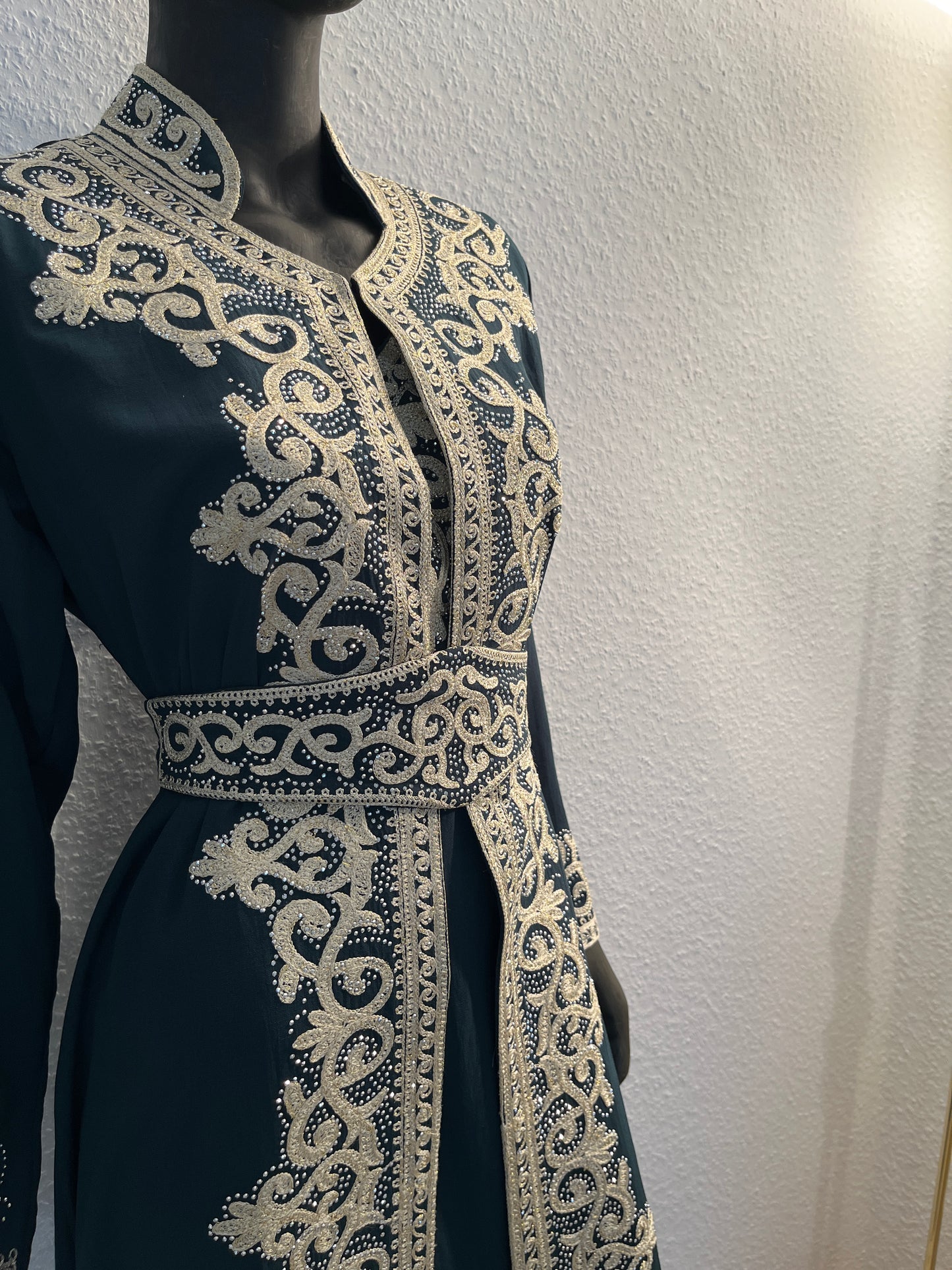 Abaya Rana ton-in-ton