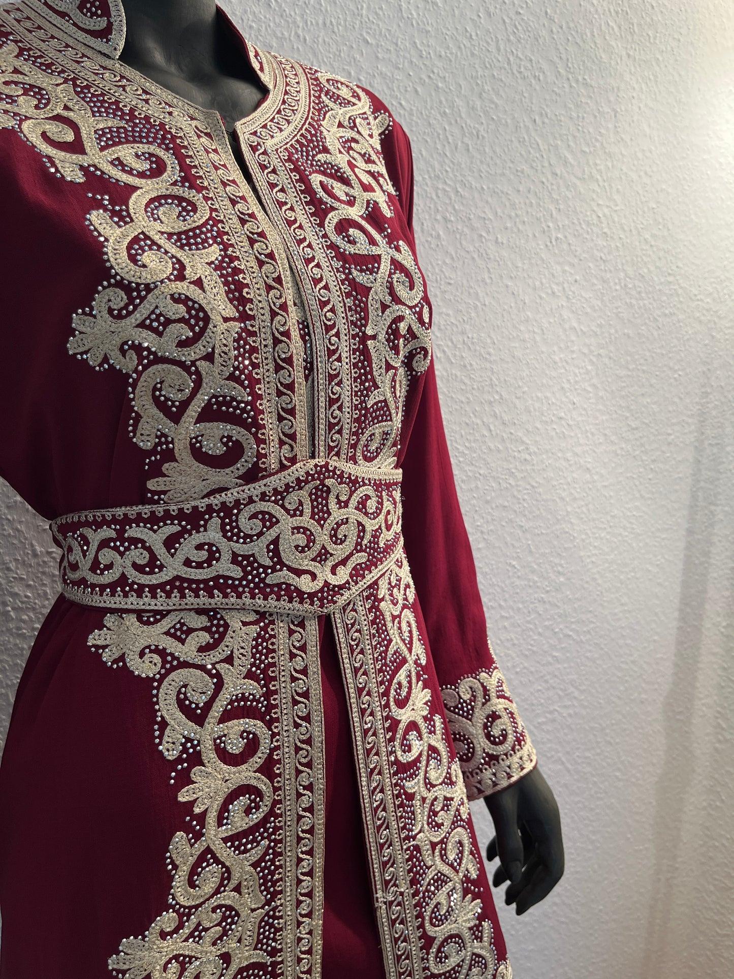 Abaya Rana ton-in-ton