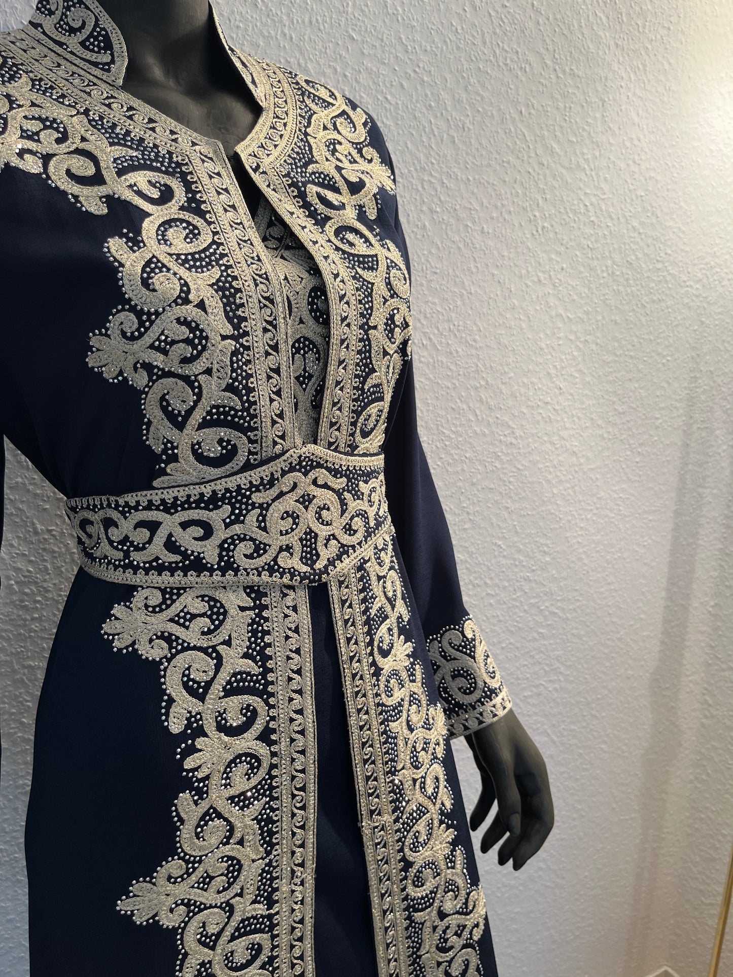 Abaya Rana ton-in-ton