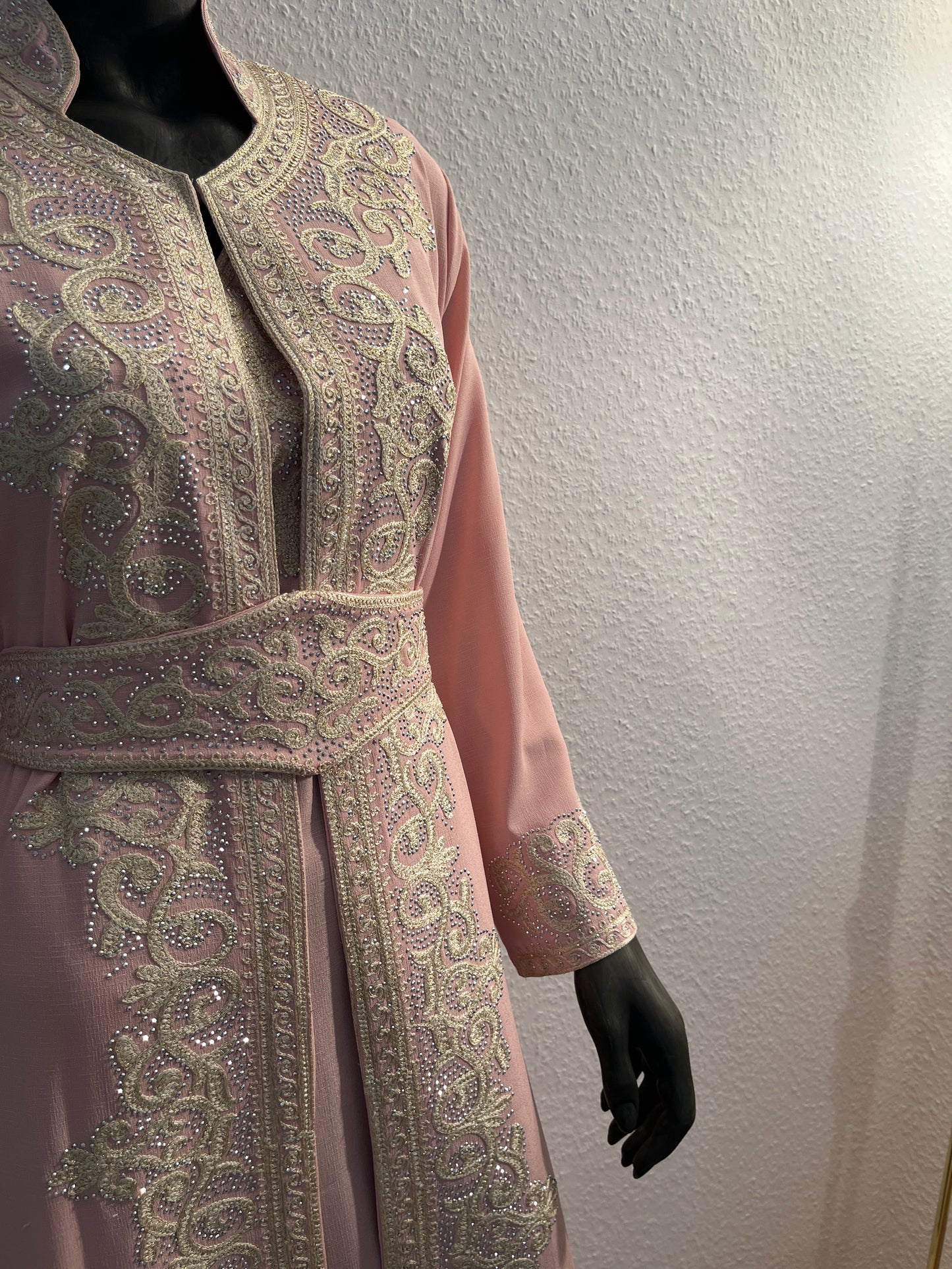 Abaya Rana ton-in-ton