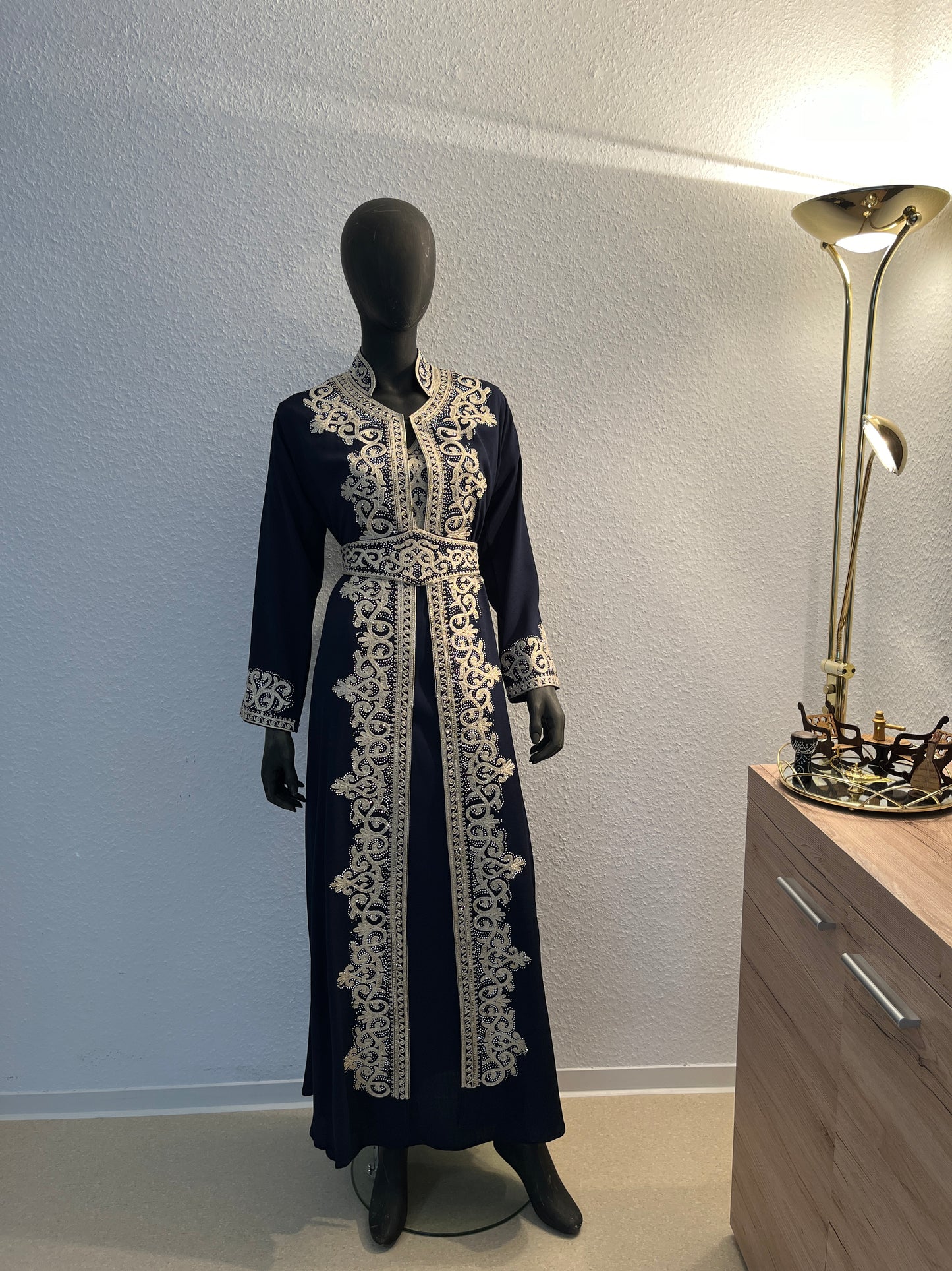 Abaya Rana ton-in-ton