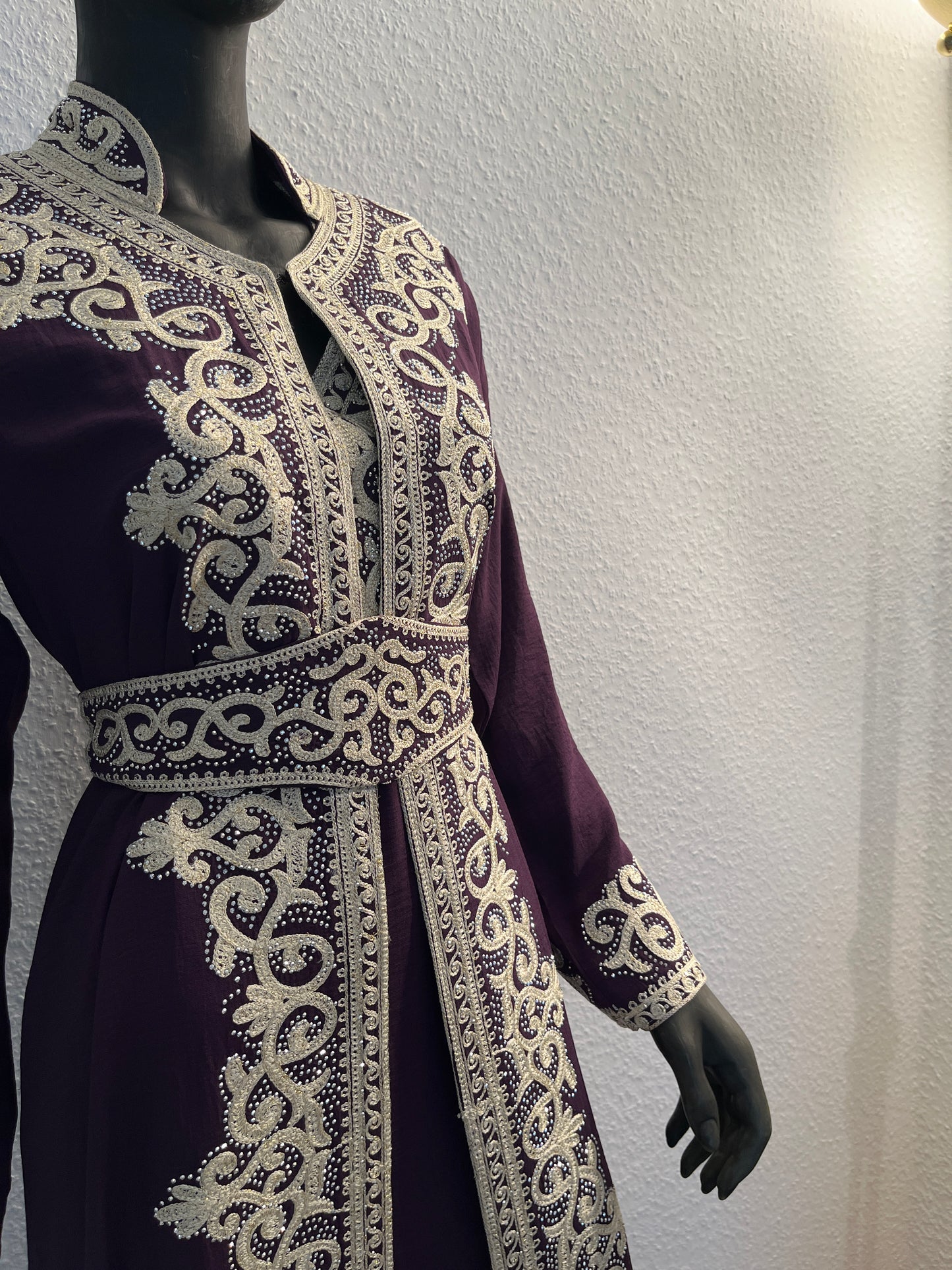 Abaya Rana ton-in-ton